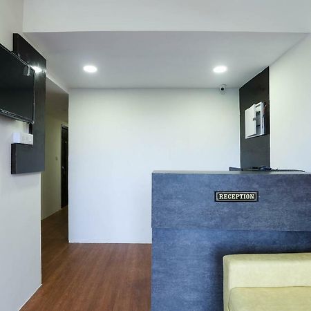 Oyo 40139 Hotel Peradiot Ahmedabad Eksteriør bilde